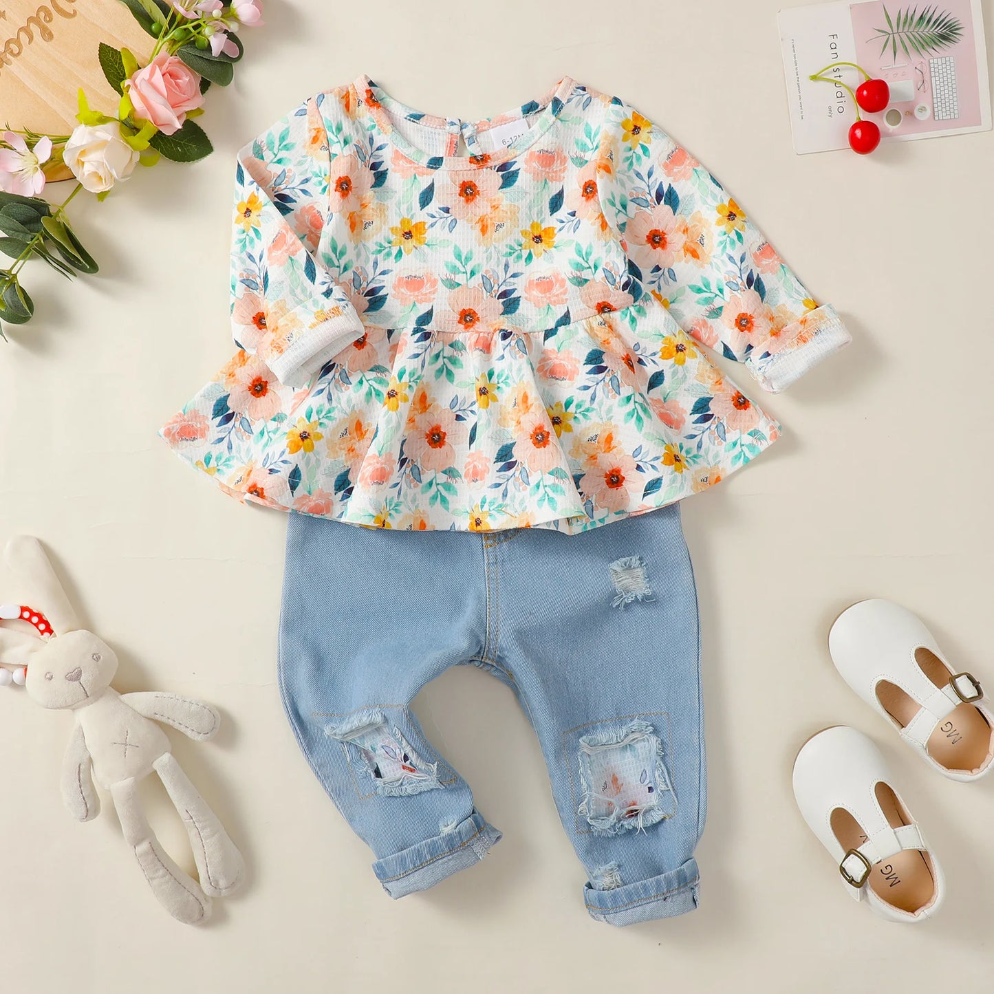 Toddler Girls 2-Piece Long-Sleeve Floral Blouse with Ripped Jeans